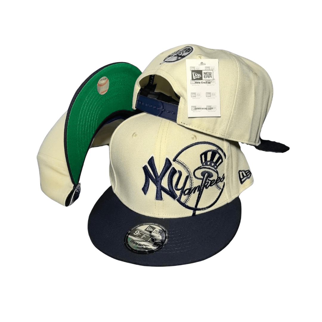 New York Yankees 9FIFTY with Embroidered Logo Cream and Navy Snapback Cap