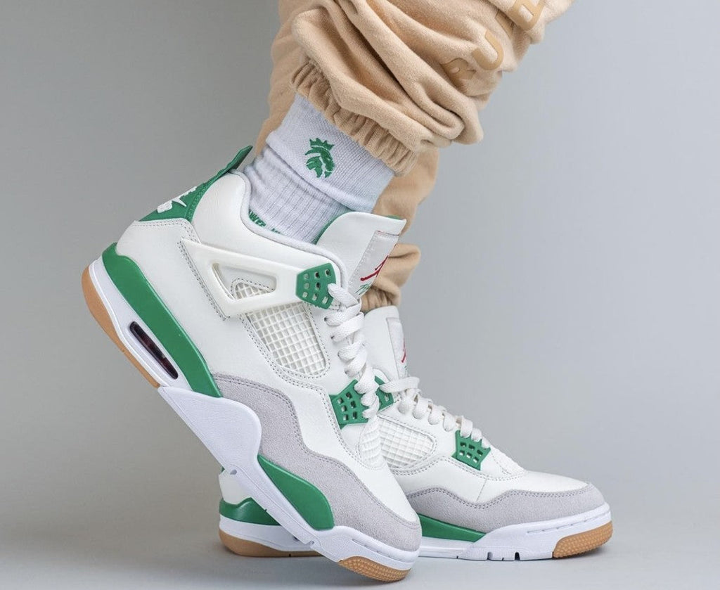 Jordan 4 Retro SB Pine Green Sneakers