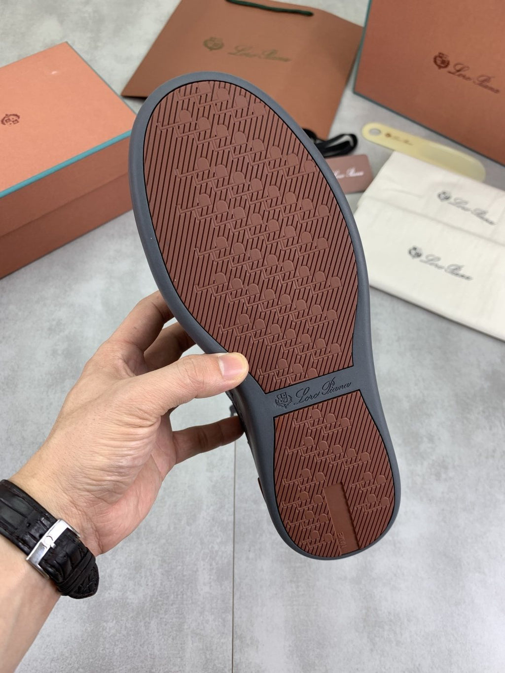 微商相册测试鞋子-Loro Piana Navy Panel Low-Top Sneakers — detail