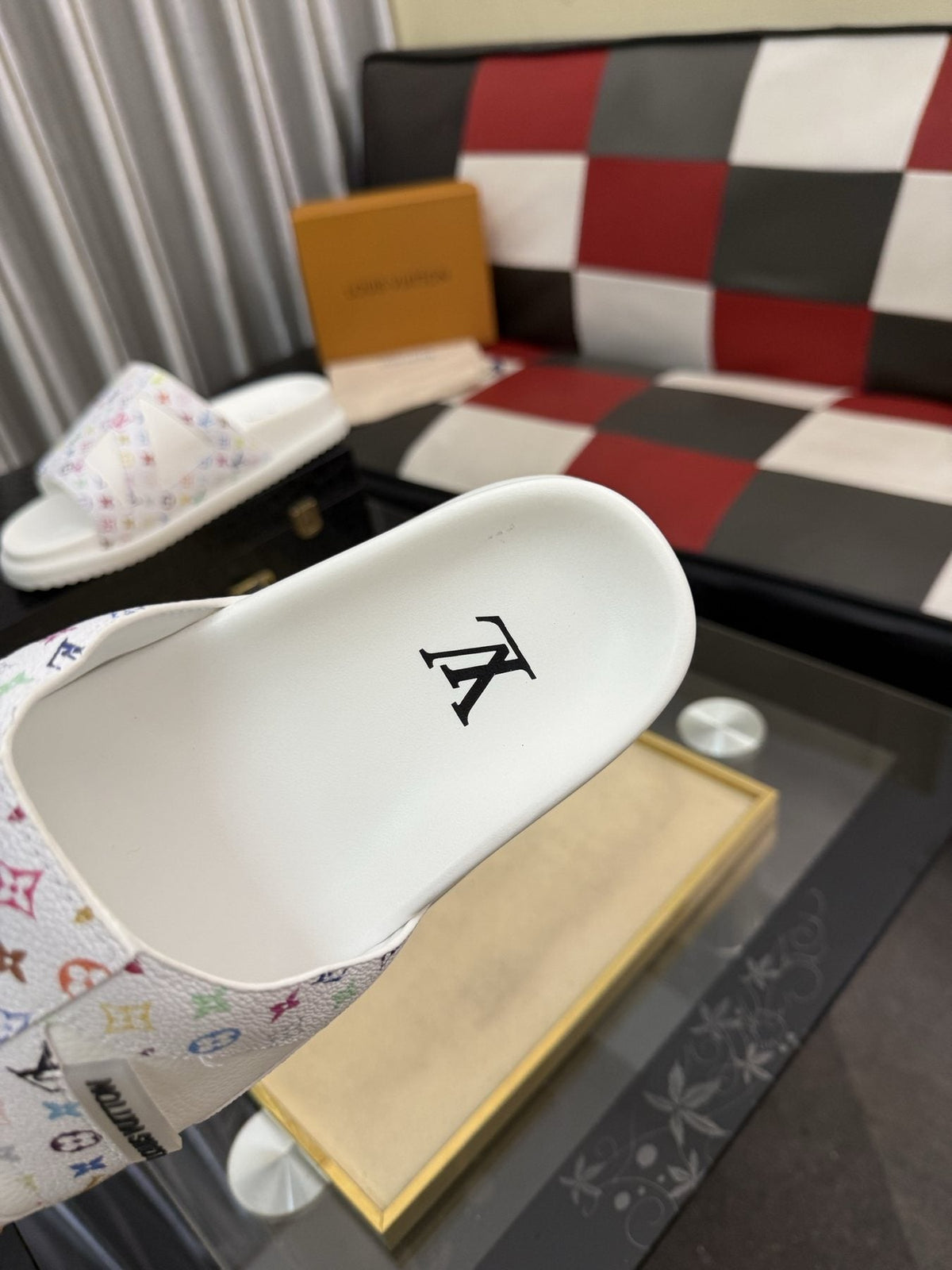 Louis Vuitton White Monogram Print Slide Sandals — detail