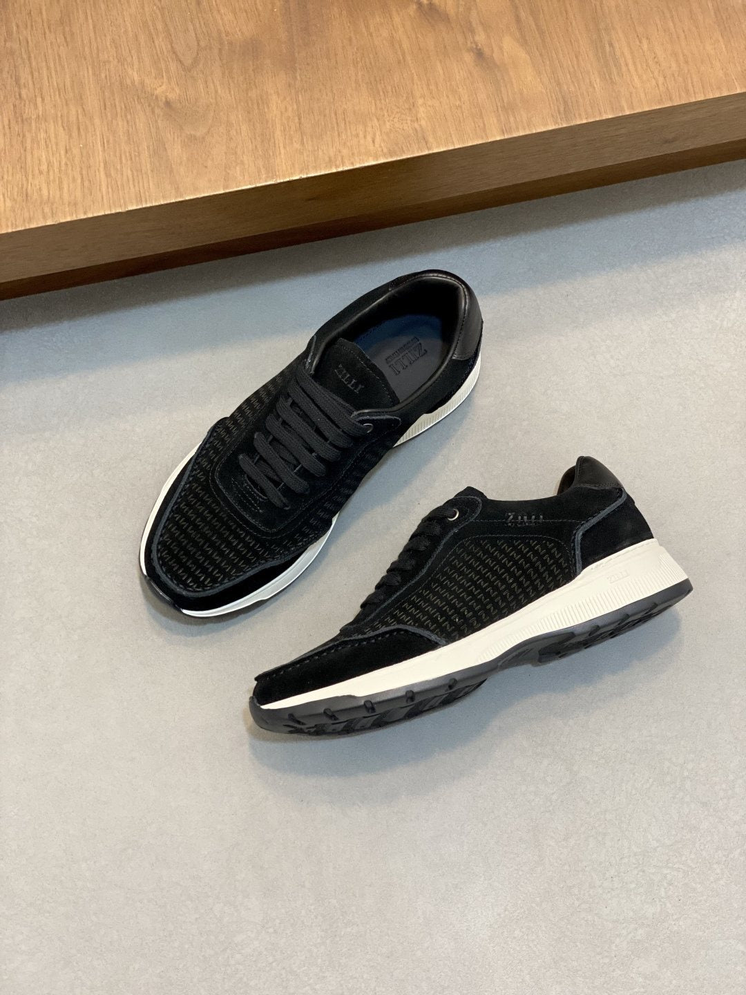 ZILLI Textured Low-Top Sneakers — front